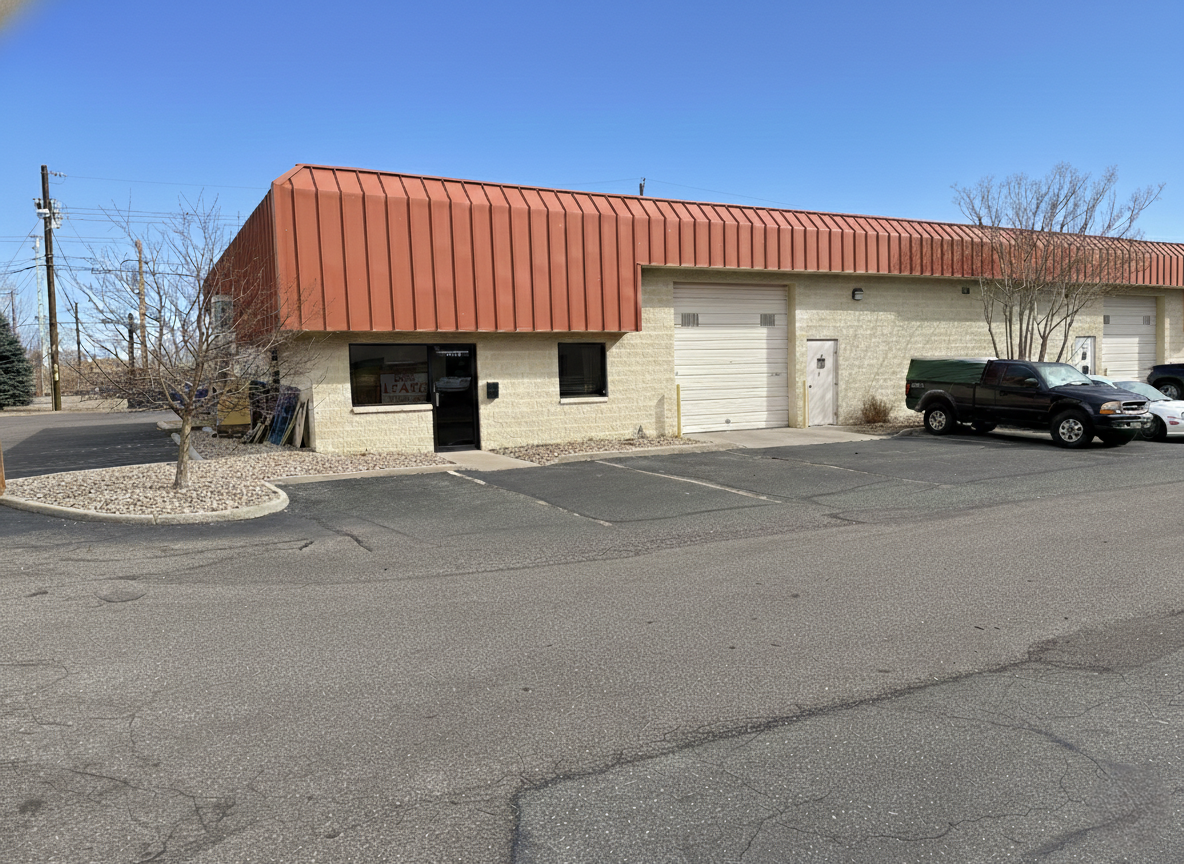 PRIME FRONTAGE: Warehouse & Showroom For Rent