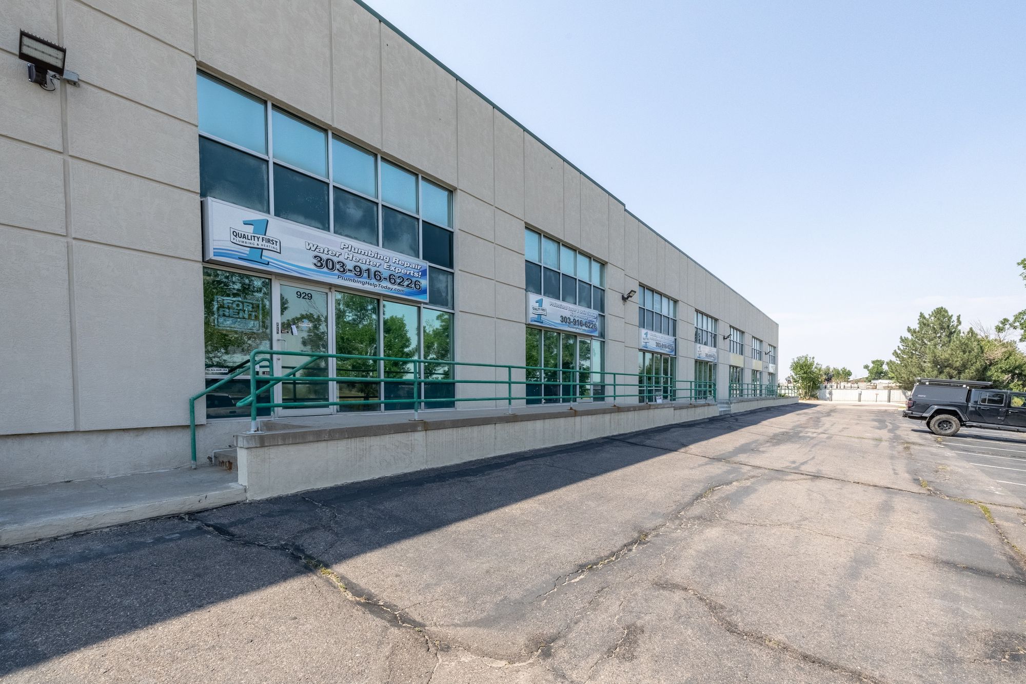 Drive-In Warehouse Units | Aurora | 12' Doors
